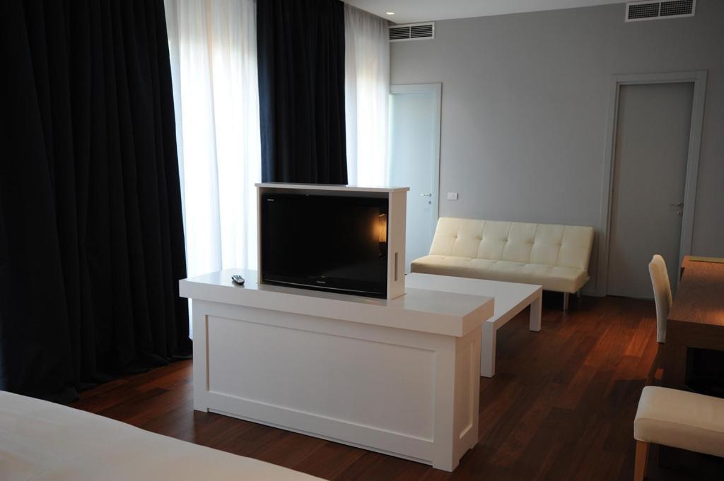 Cristina Park Hotel Montesarchio Bagian luar foto